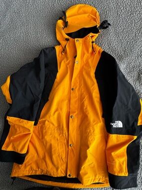 The North Face Black and Yellow Waterproof Breathable Shell (Mens XL)